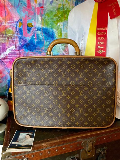 does saks carry louis vuitton|original louis vuitton outlet.